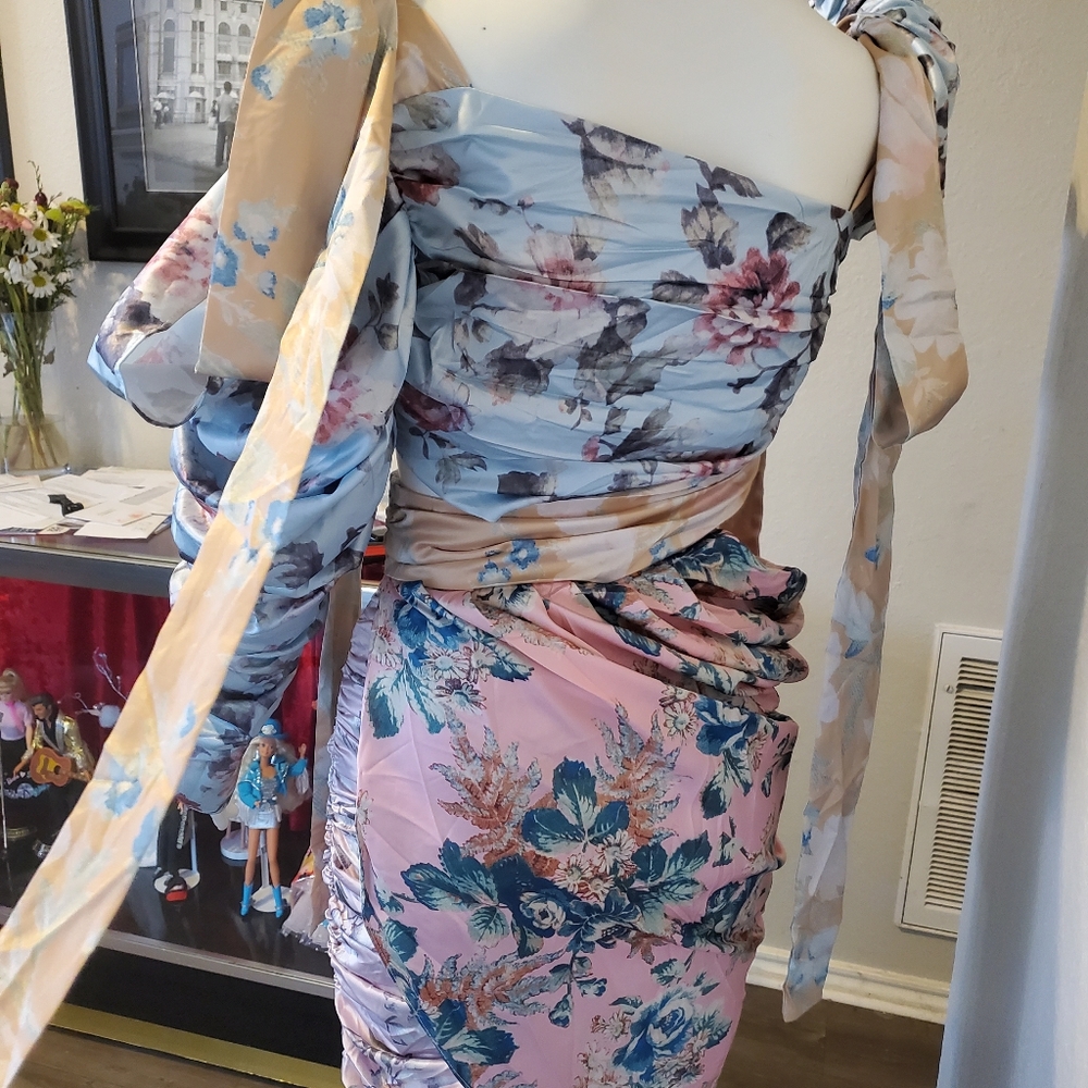 Dress - Picture 2 of 6